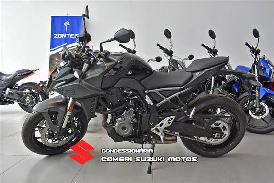 SUZUKI GSX-8S 